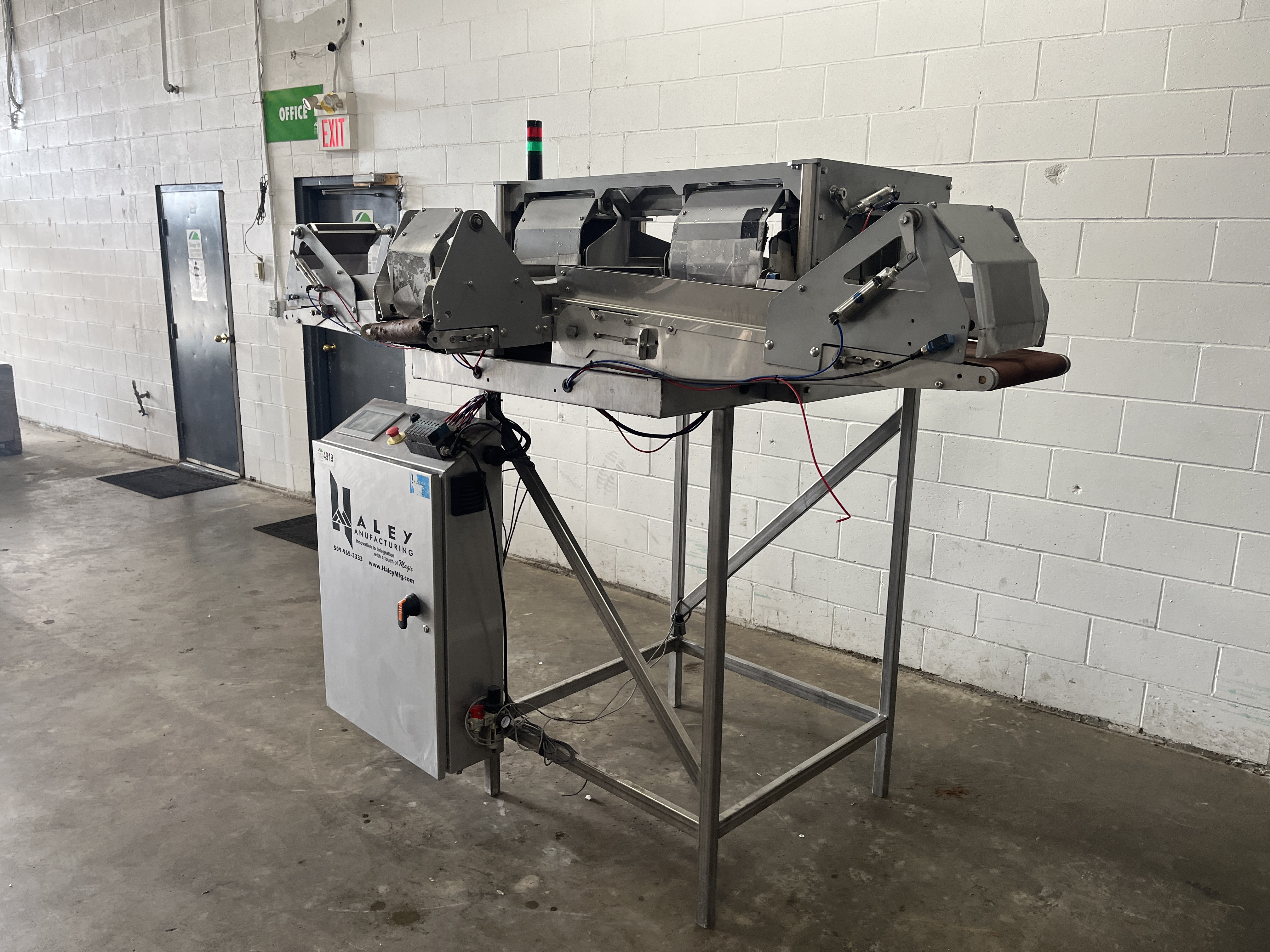 Used Hayley Manufacturing Diverting Conveyor System