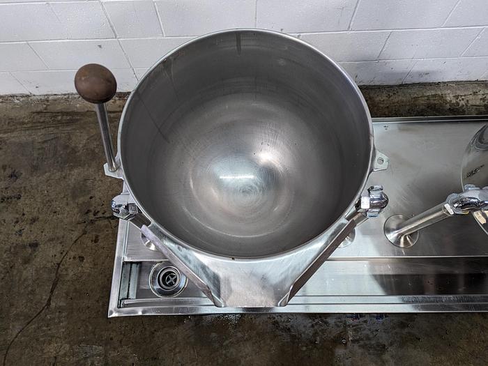 Used Groen Twin 10 Gallon Tilting Kettles