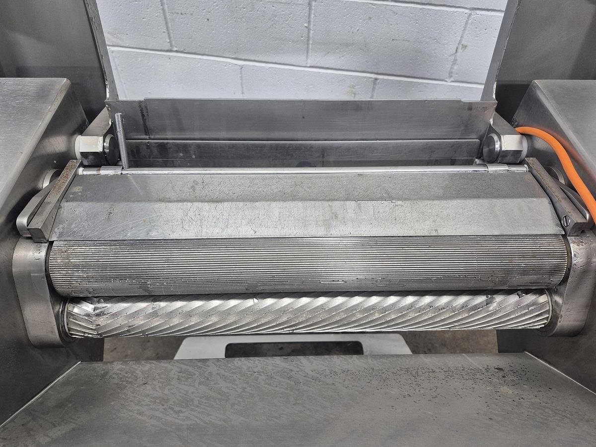 Used MAJA EVM 4006 Membrane Skinning Machine