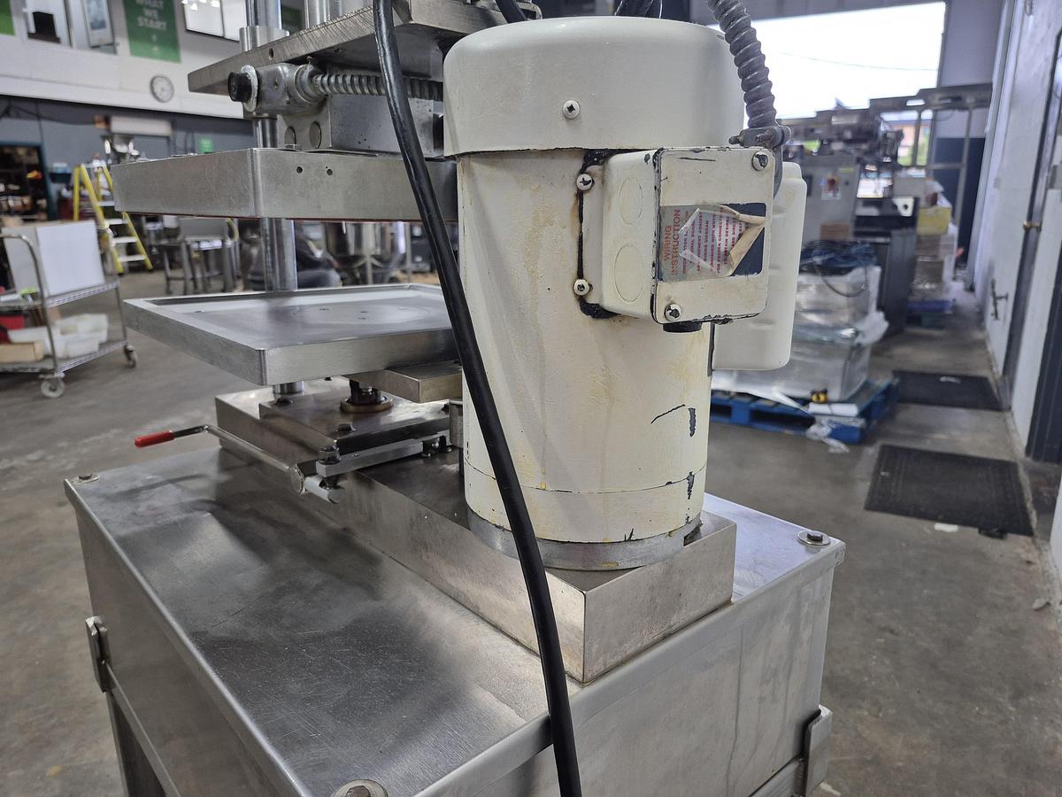 Used Comtec 2200 Pie Press