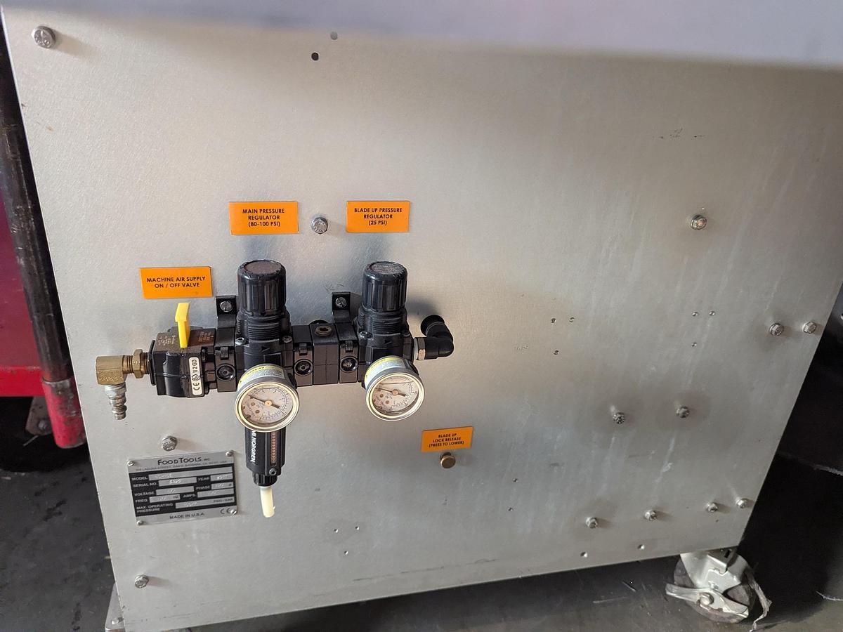 Used FoodTools CS-10E Sheet Cake Slicer