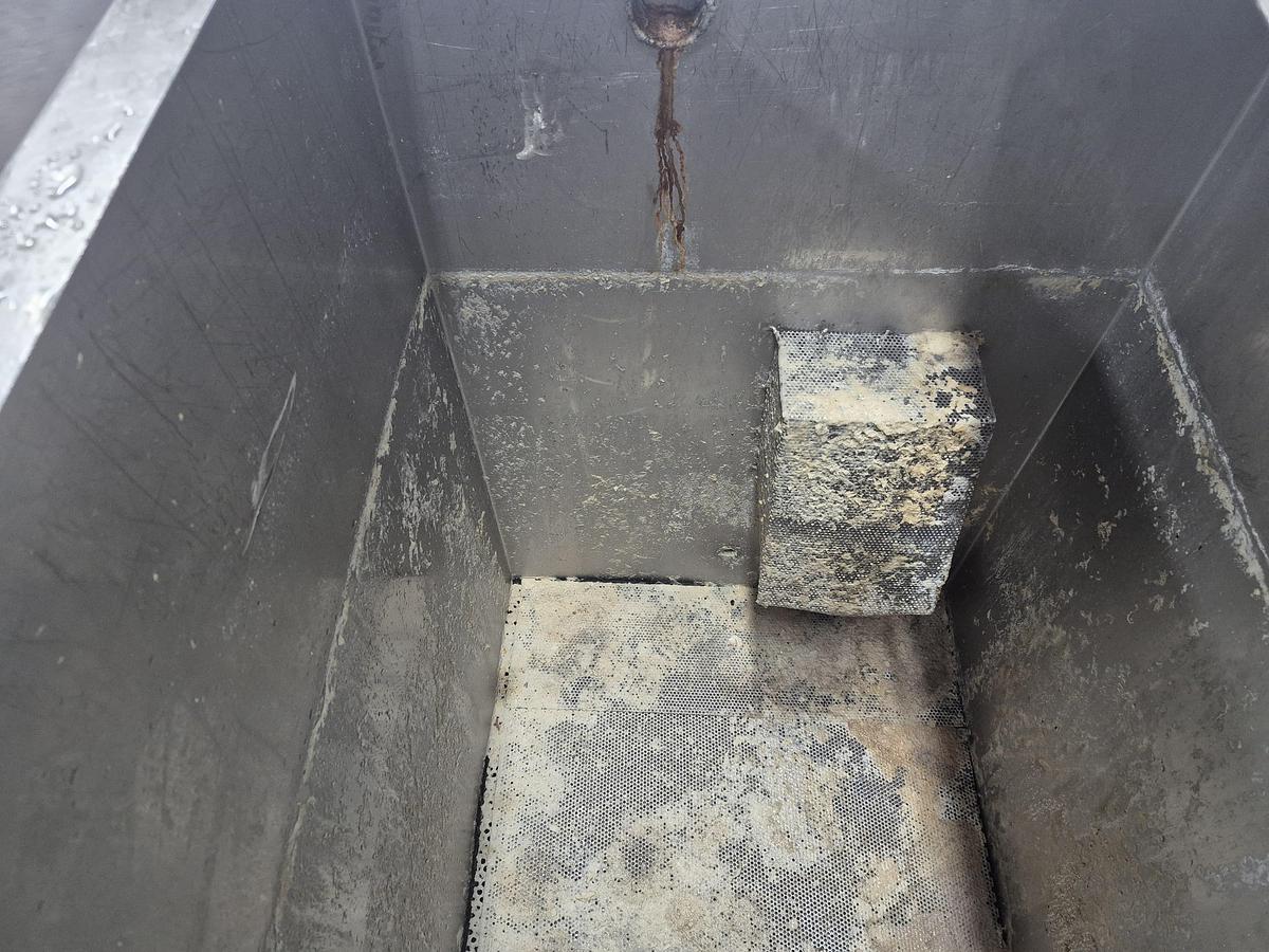 Used Balance Tank w/ Strainer Screen Bottom