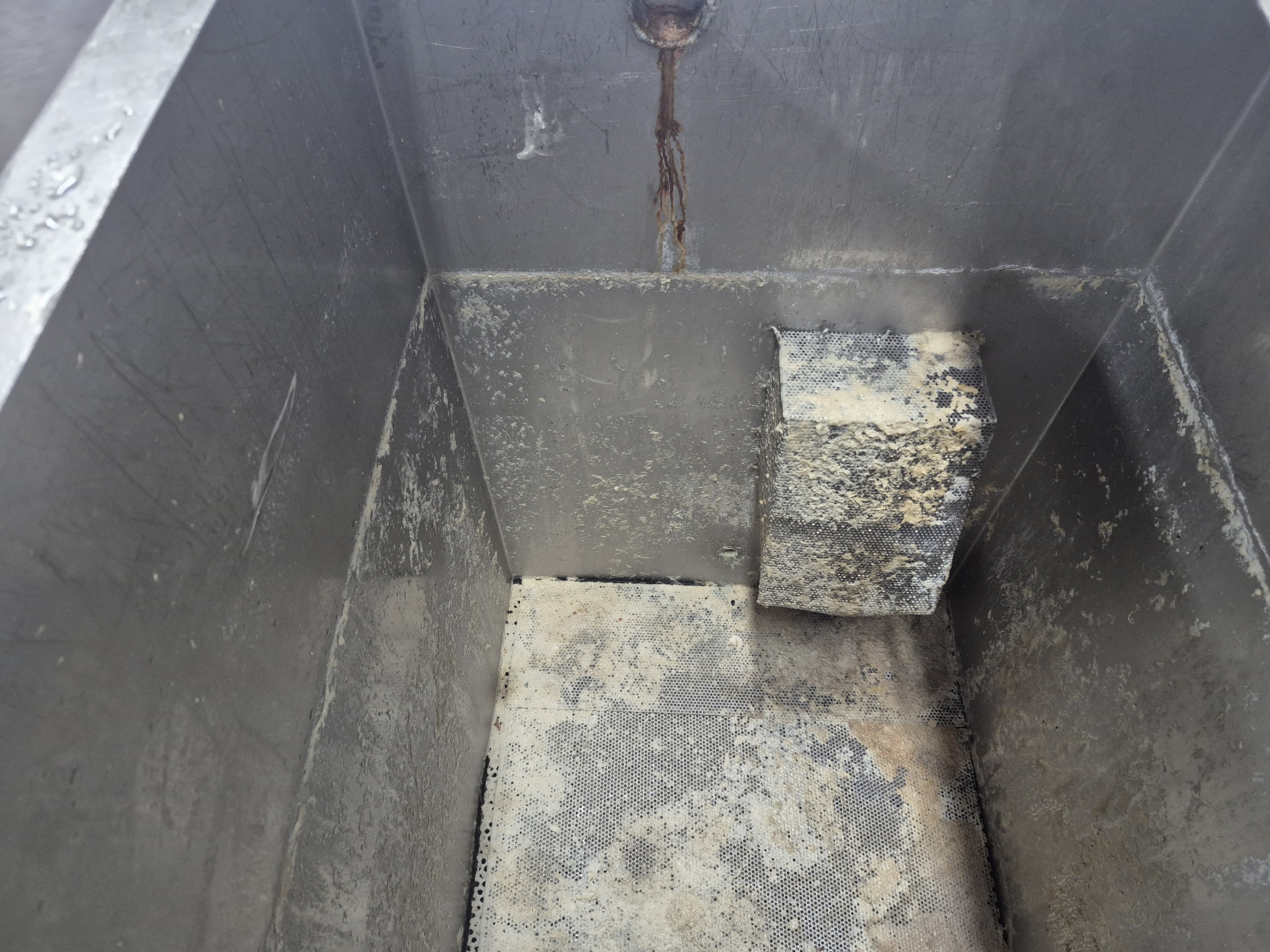 Used Balance Tank w/ Strainer Screen Bottom