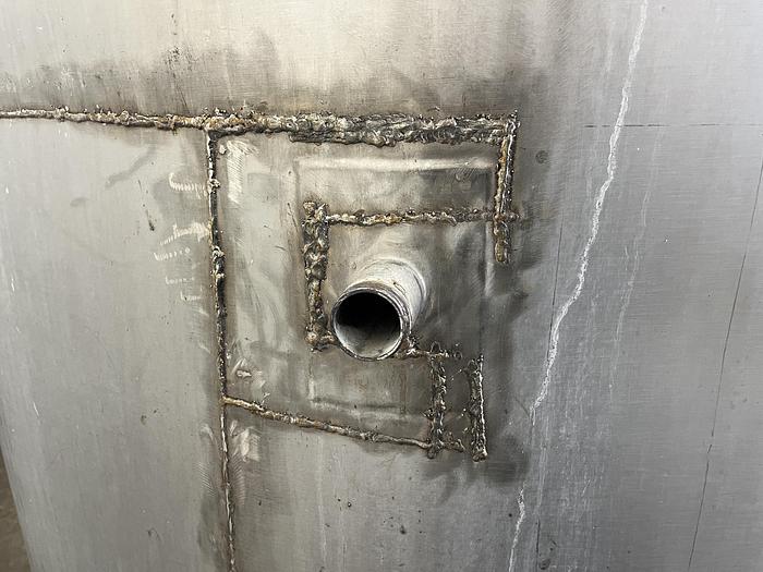 Used 1,000 Gallon SS Tank