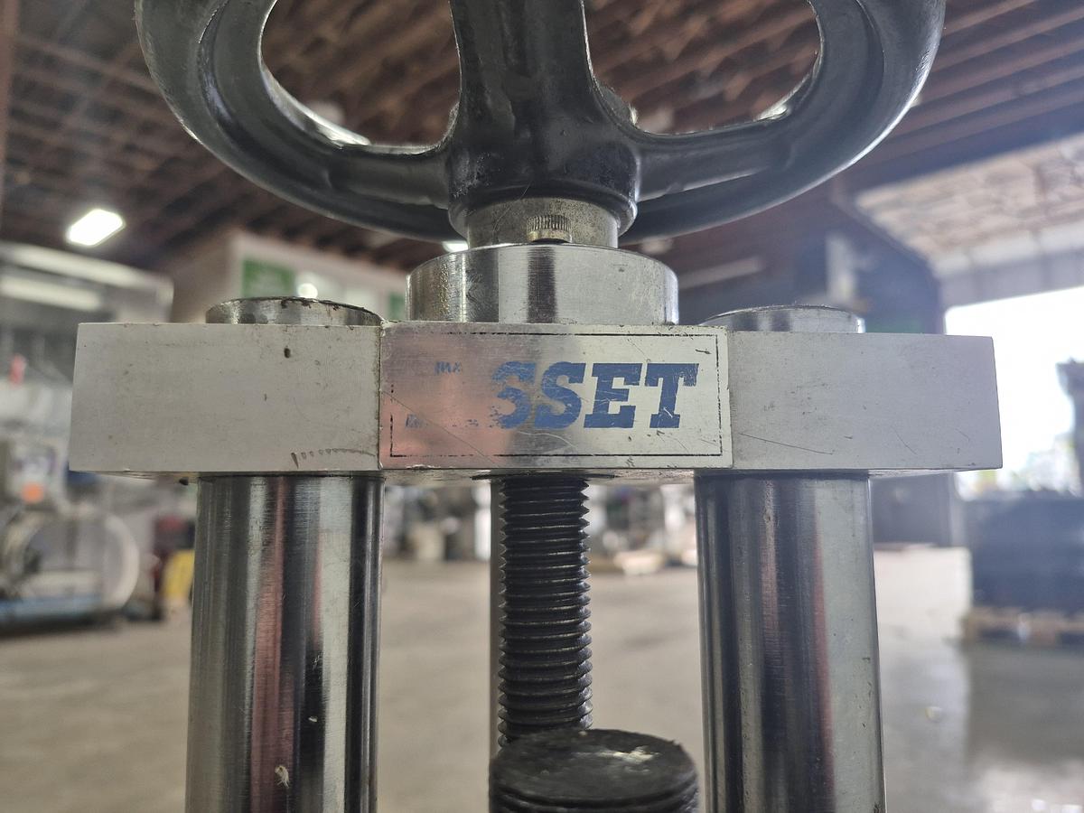 Used Asset Capper Machine