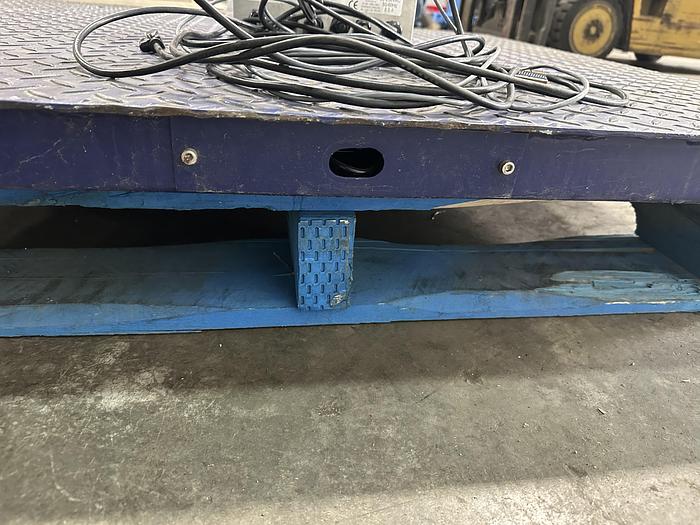 Used 5000 lbs. Floor Scale