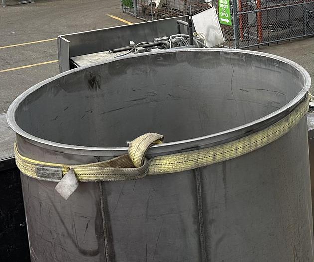 Used 500 Gallon Vertical SS Tank