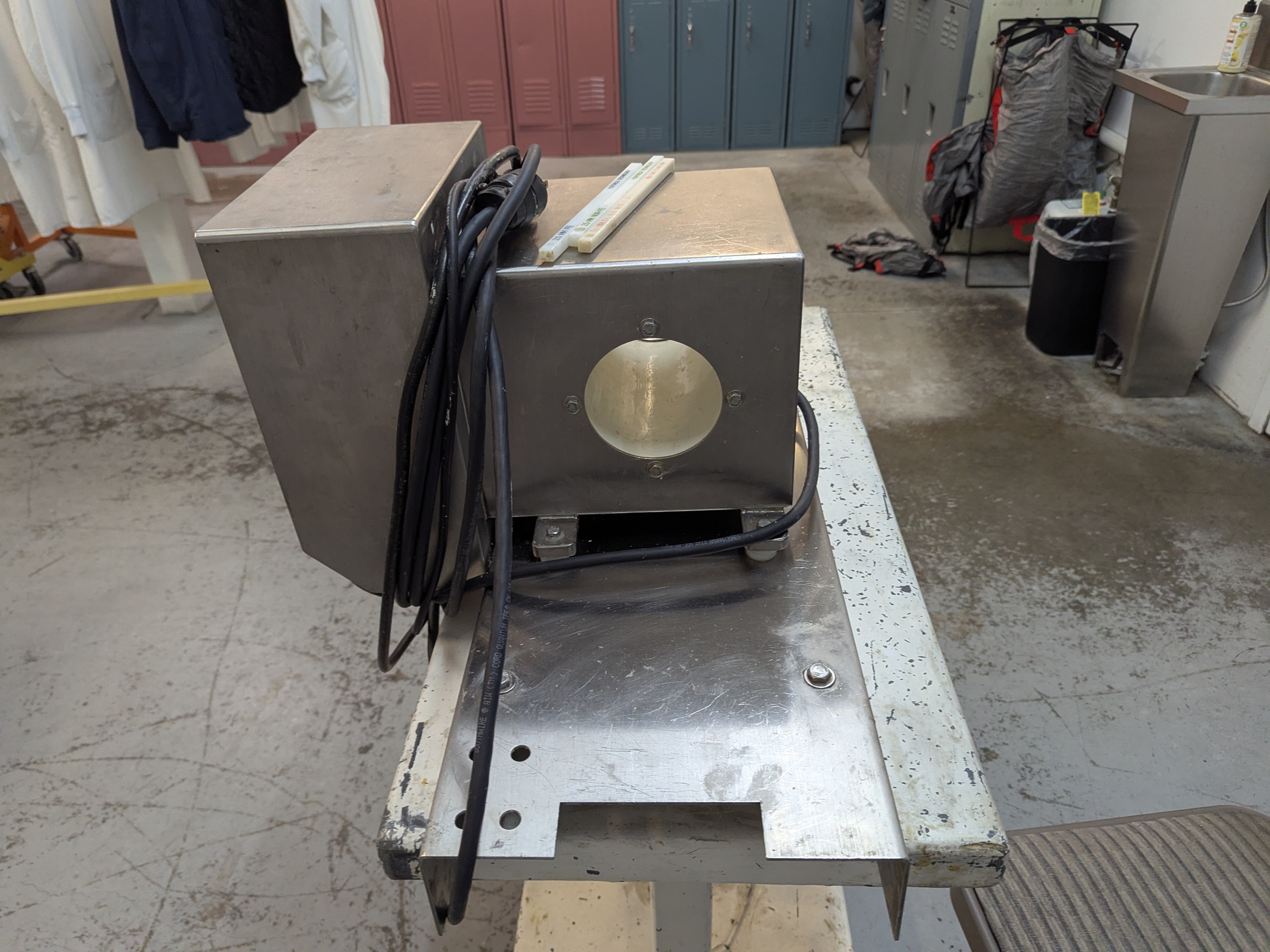 Used Flow Through Metal Detector