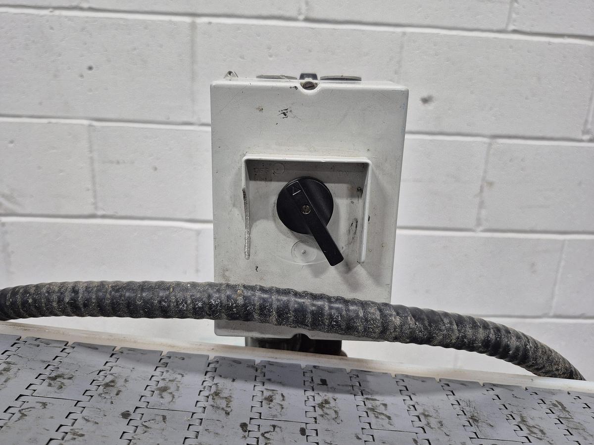 Used 6 Feet Box Conveyor 