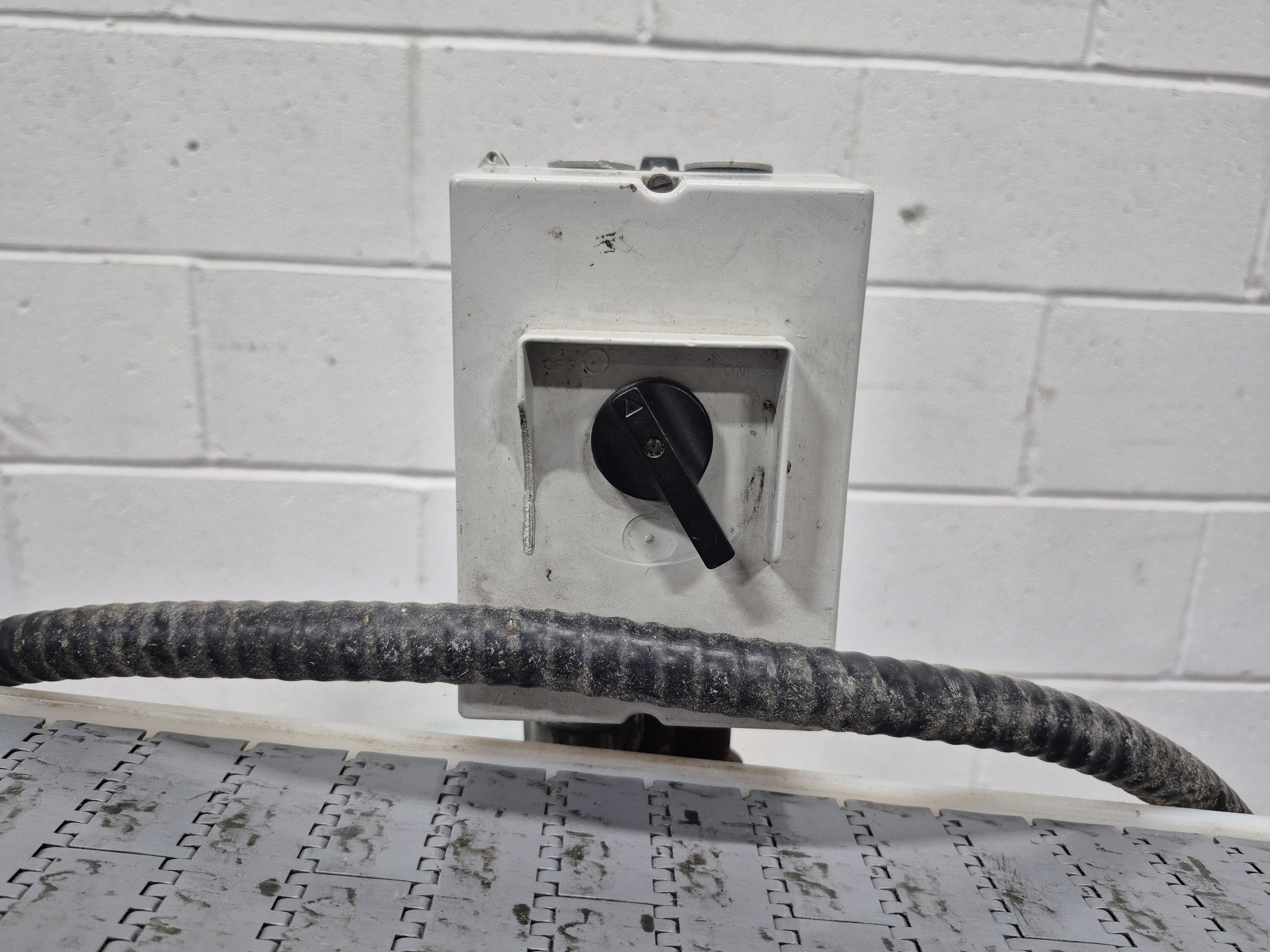 Used 6 Feet Box Conveyor 