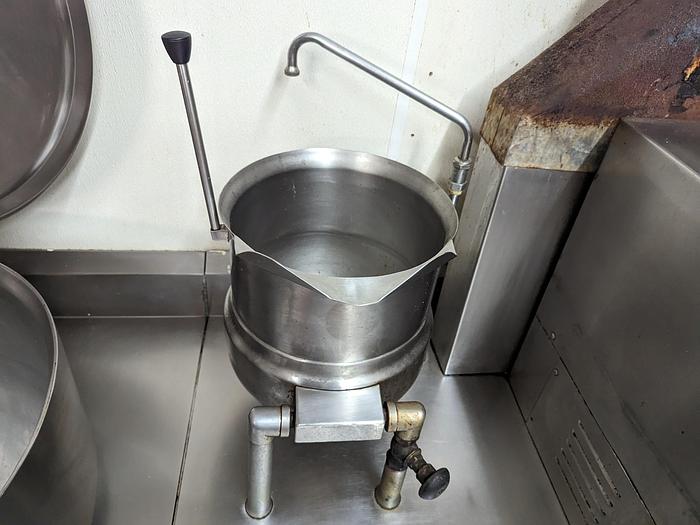 Used Gaunt SS Kettles and Steam Cabinet