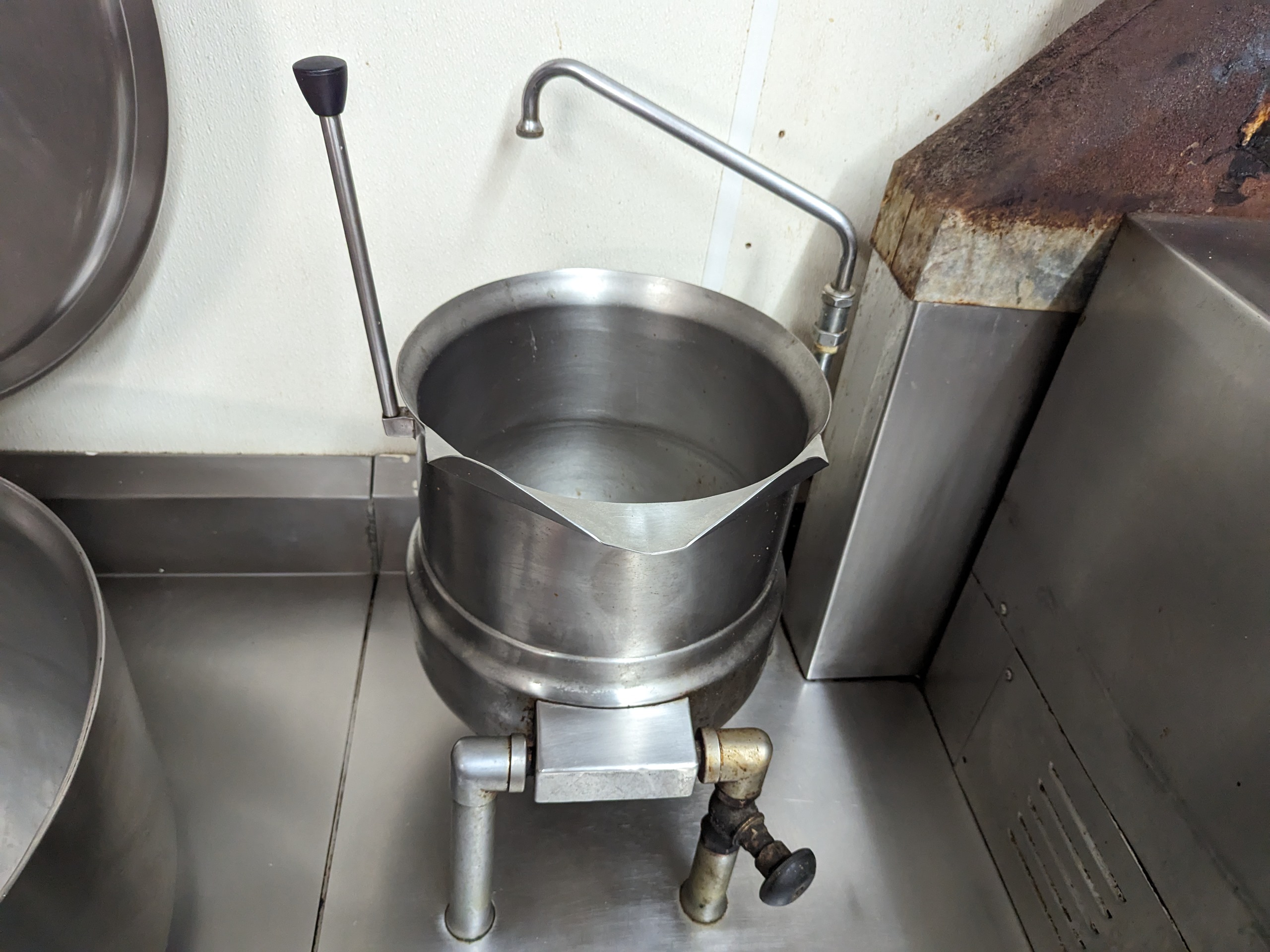 Used Gaunt SS Kettles and Steam Cabinet