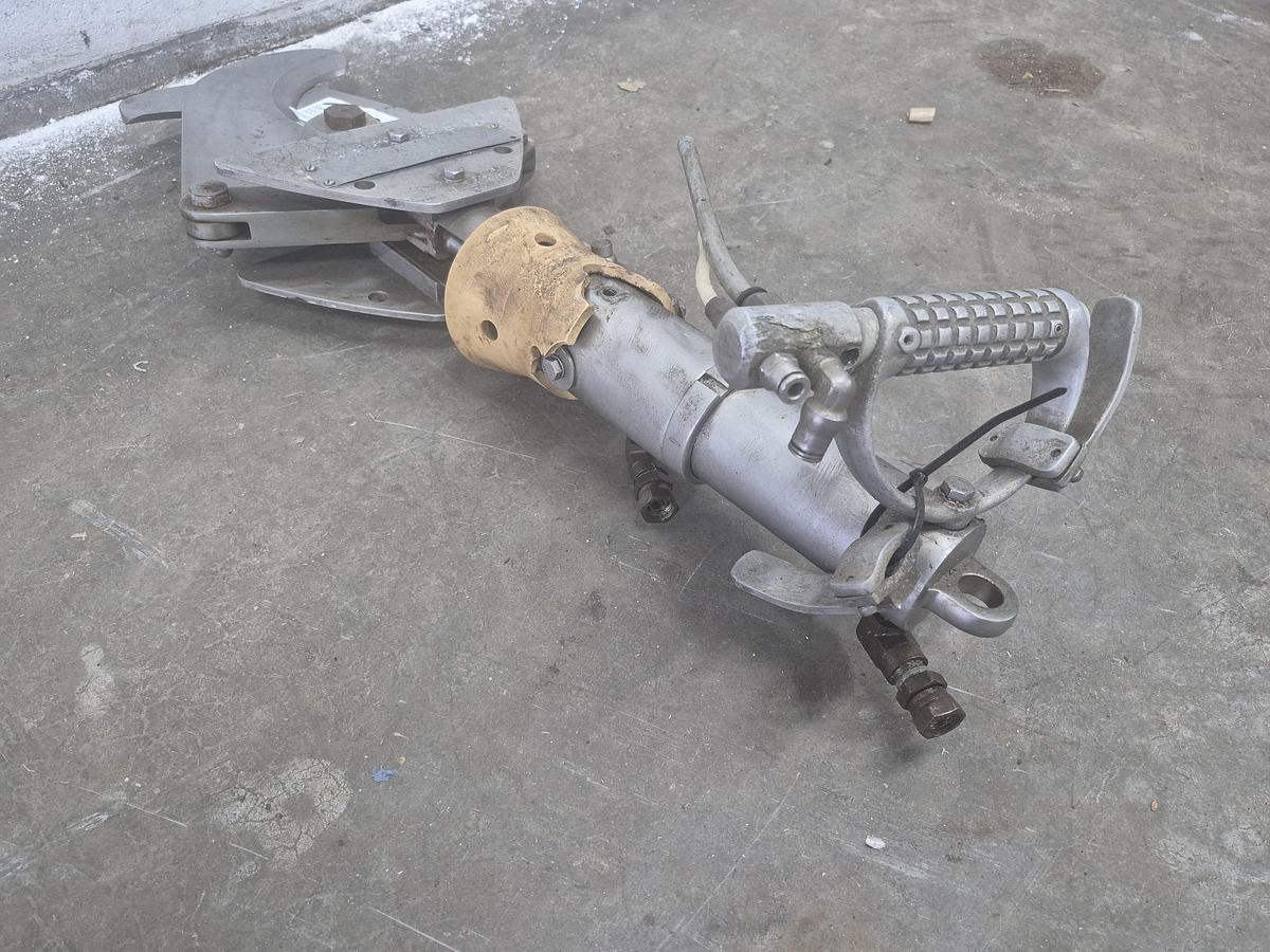 Used Jarvis 50G Hydraulic Dehorner