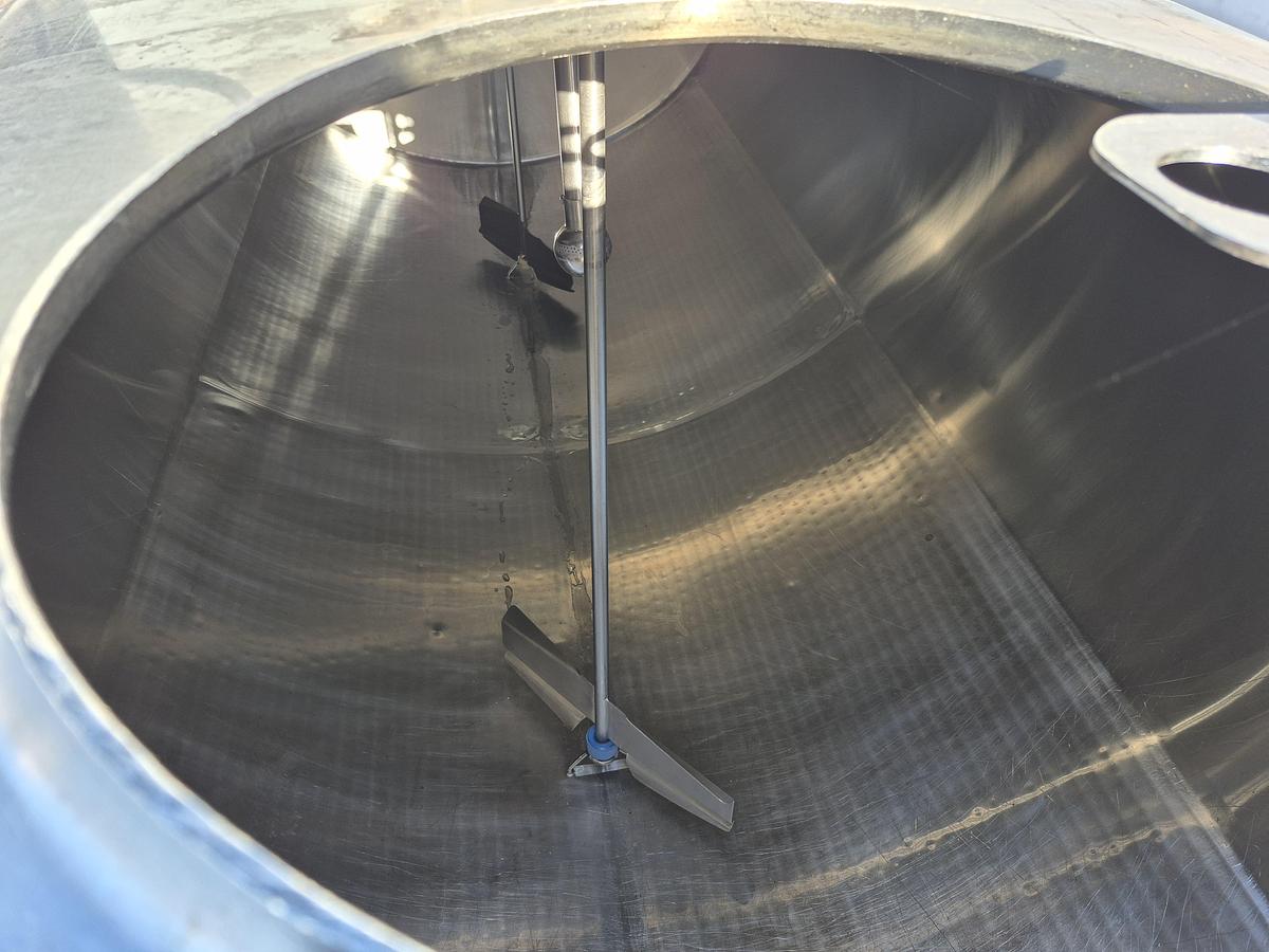 Used Paul Mueller Horizontal 2000 Gallon Tank