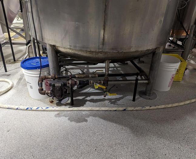 Used SS Vertical Hot Liquor Tank