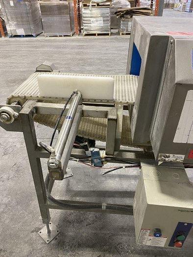 Used Loma IQ2 Metal Detector