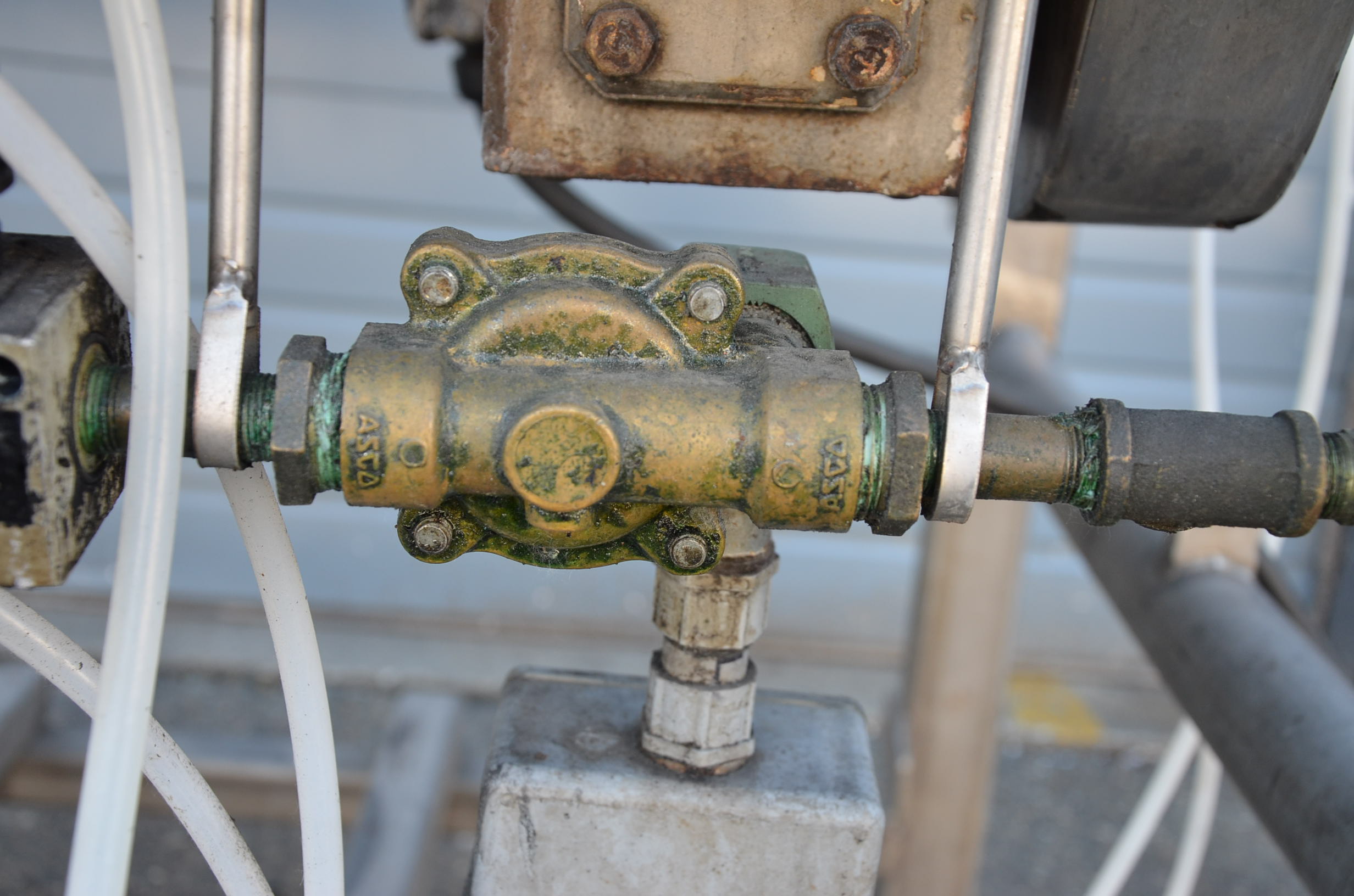 Used Berry Tumbler with Sprayer Coater