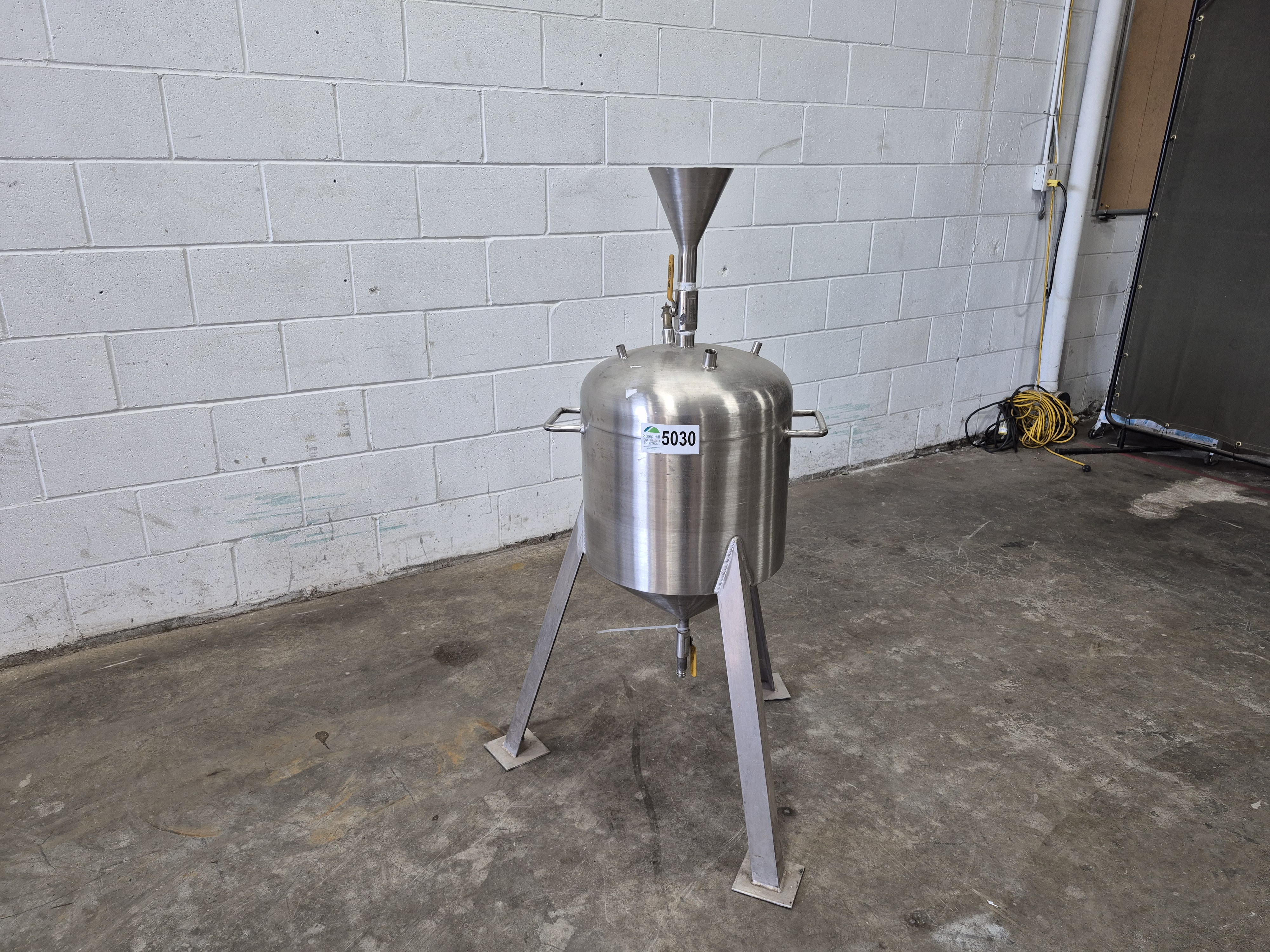 Used 10 Gallon Pressure Tank