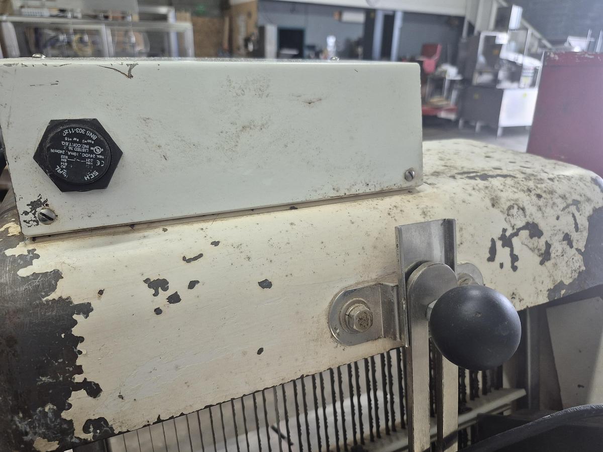 Used Oliver 797G Bread Slicer & Air Bagger