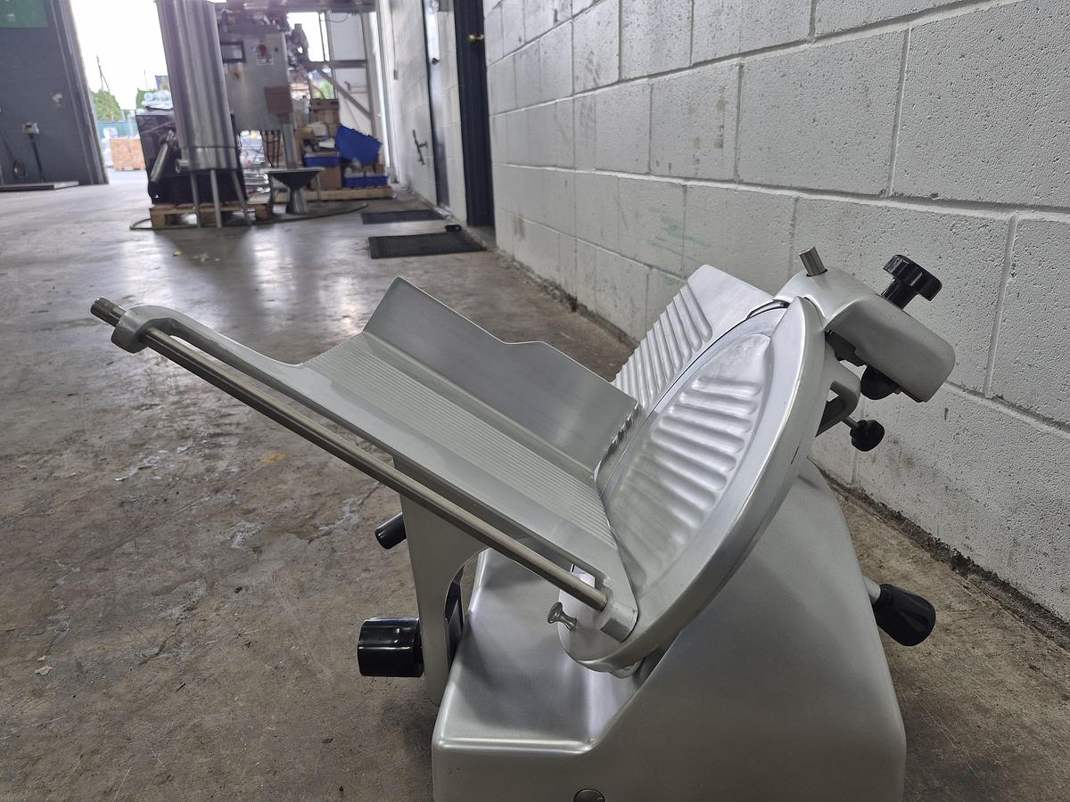 Used Globe G12 Manual Slicer