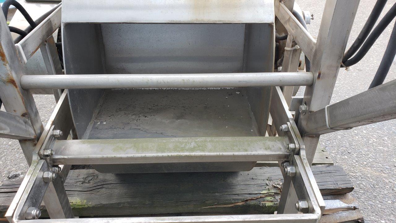 Used ABM McLauchlan 900 SS Berry Slicer