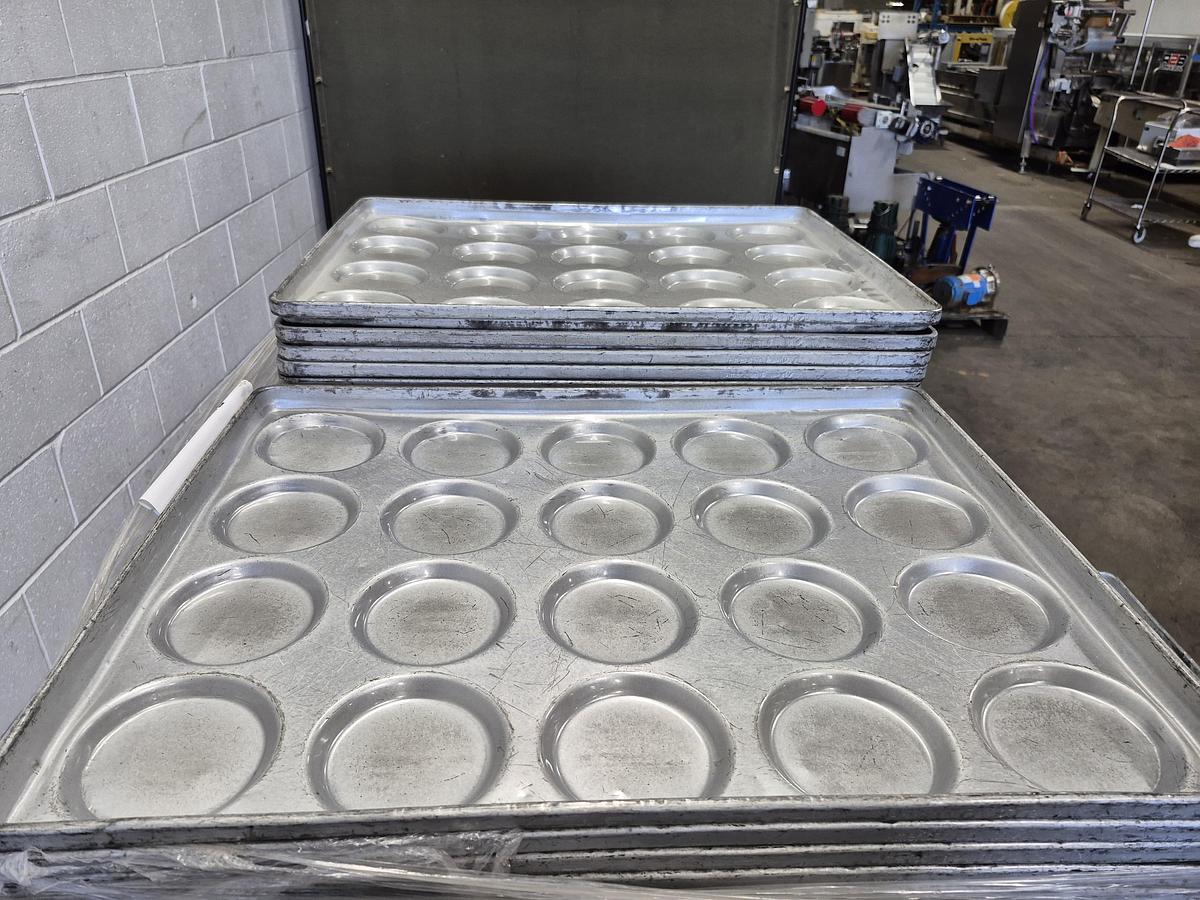 Used American Pan 20-Pocket Hamburger Bun Pan 