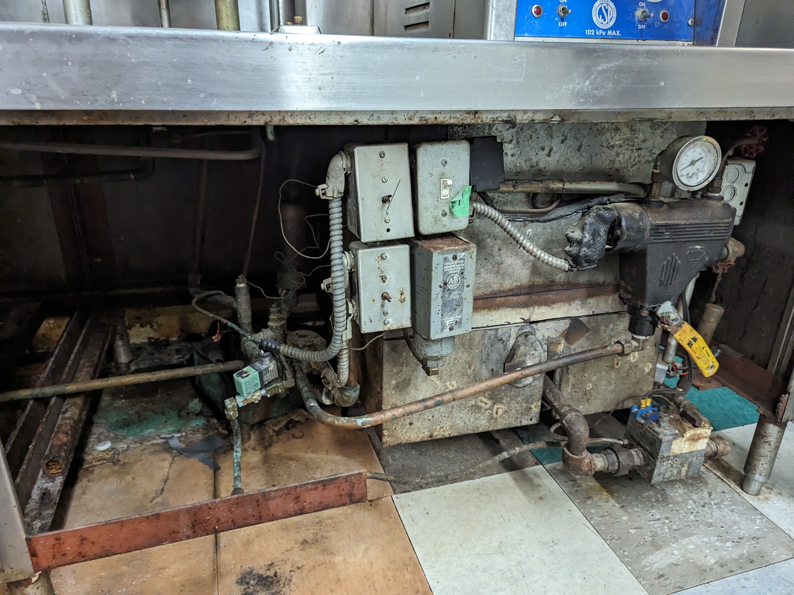 Used Gaunt SS Kettles and Steam Cabinet