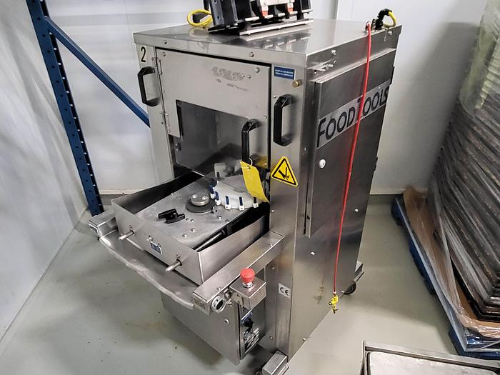 Used FoodTools CS-1000 Cake Portioning Machine