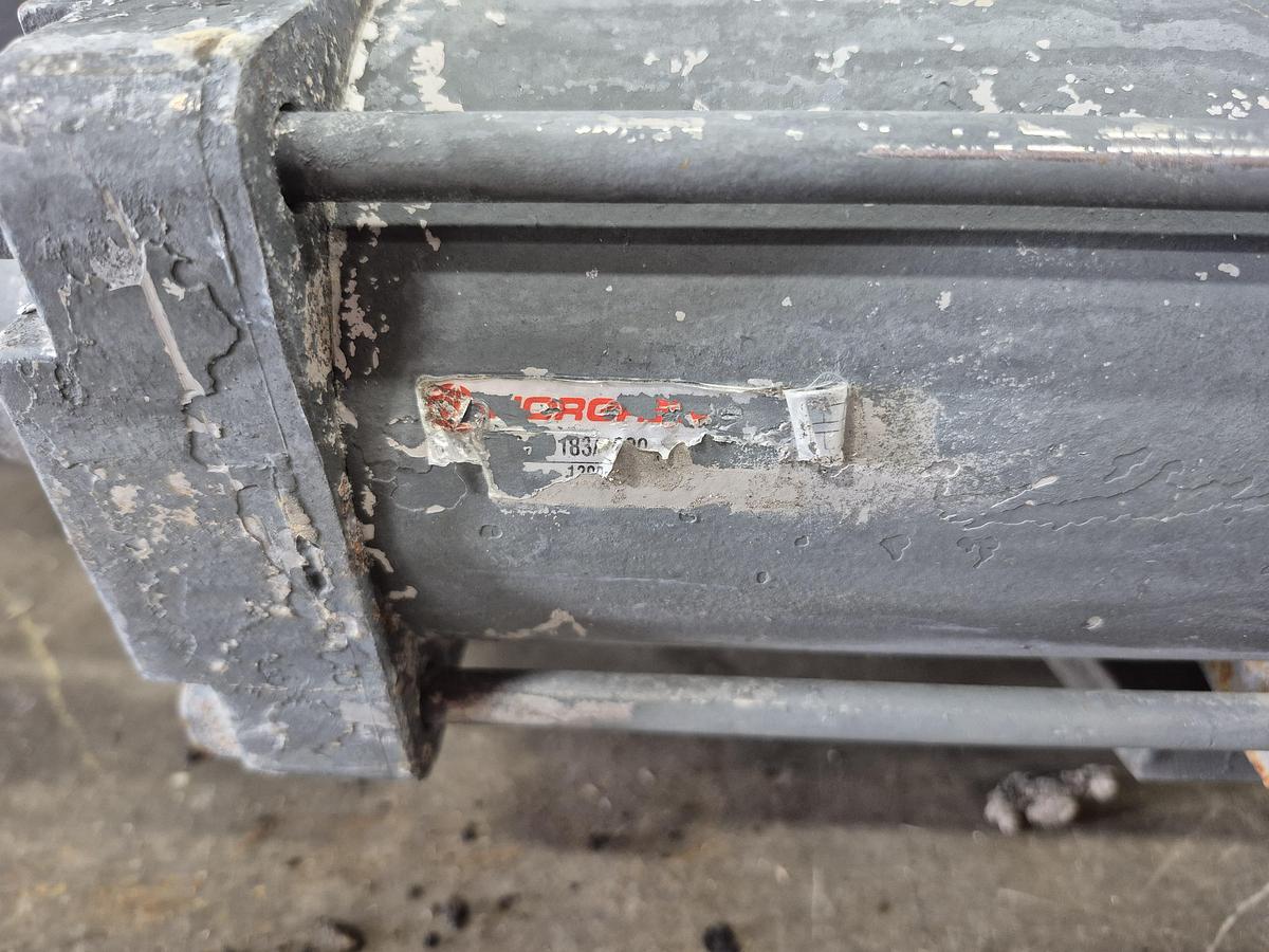 Used Pneumatic Aitchbone Puller Assembly
