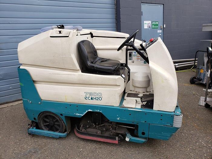 Used Tennant 7300 Ride-on Floor Scrubber