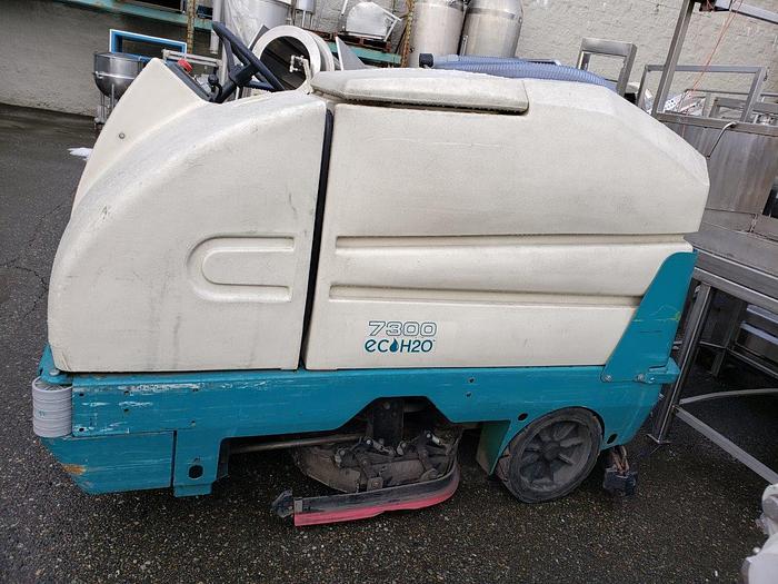 Used Tennant 7300 Ride-on Floor Scrubber