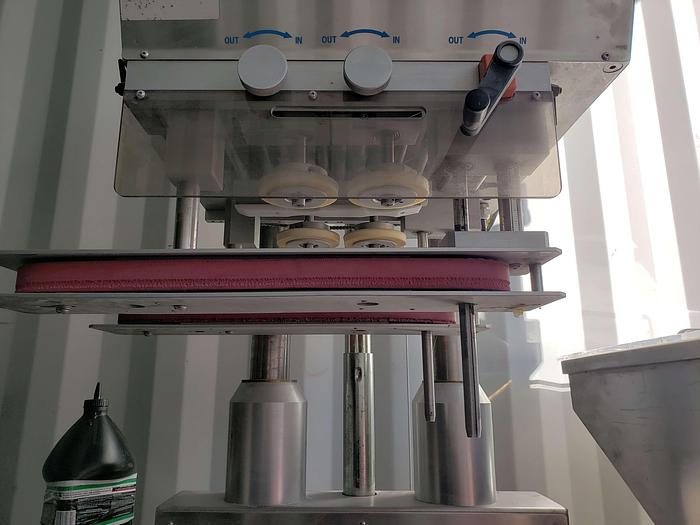 Used Aesus Spindle Capper