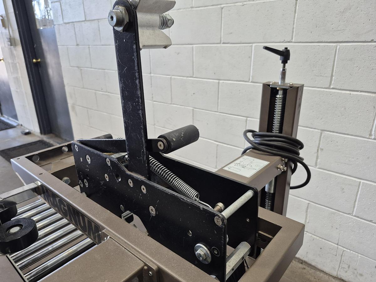 Used Highlight Magnum 2300 Case Sealer