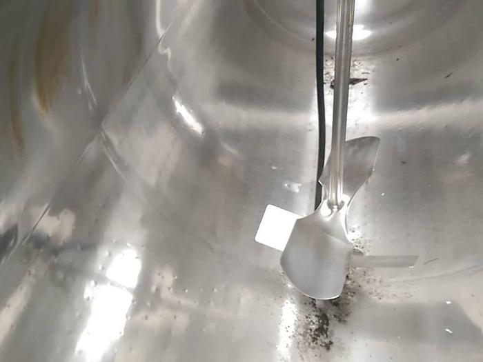 Used 500 Gallon Refrigerated Milk Tank with Agitation