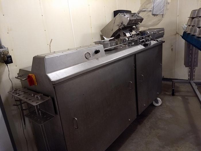 Used 2010 Townsend NL17 Flex Linker Machine