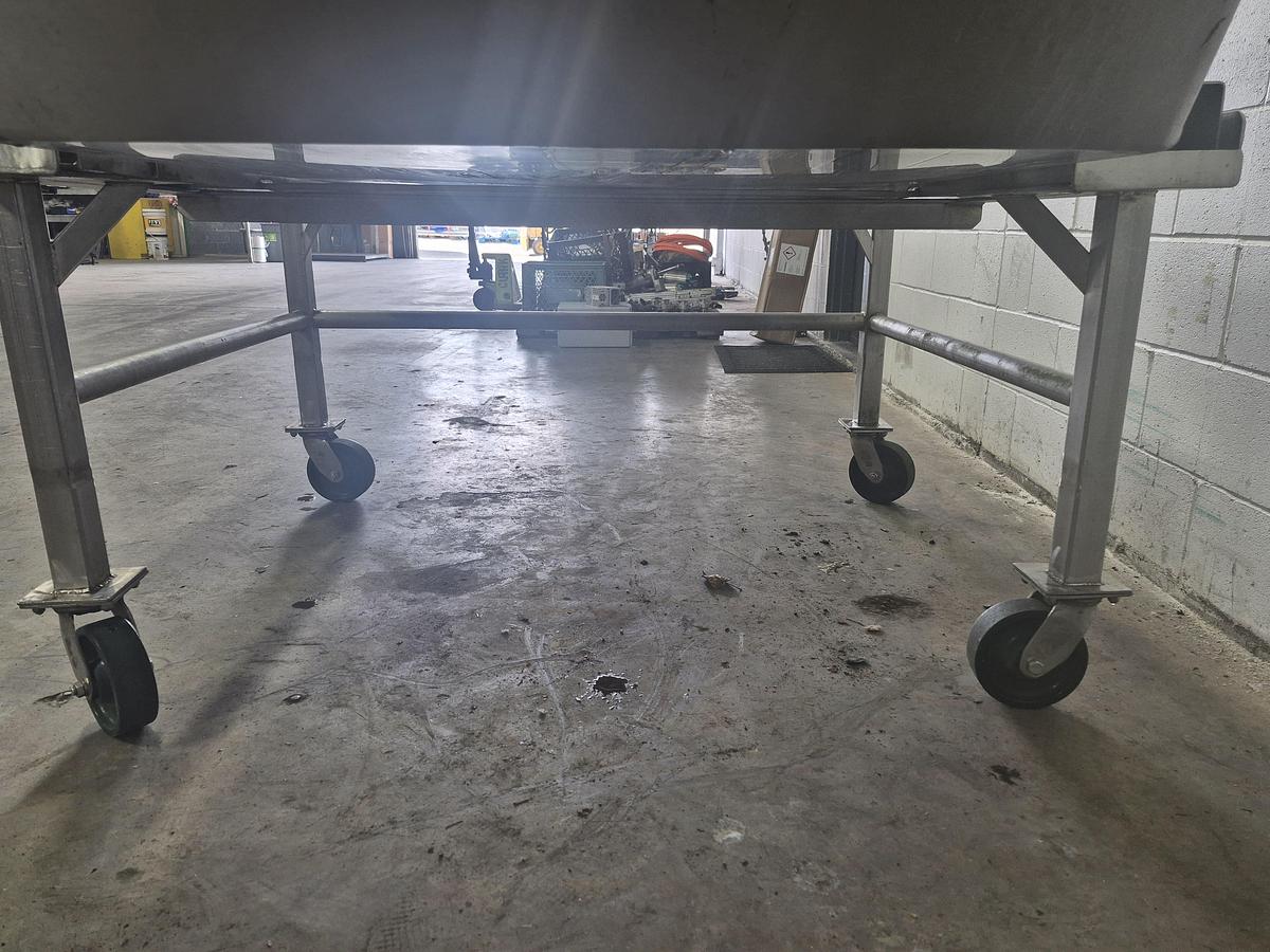 Used Self-Dumping 200 Gallon Hopper