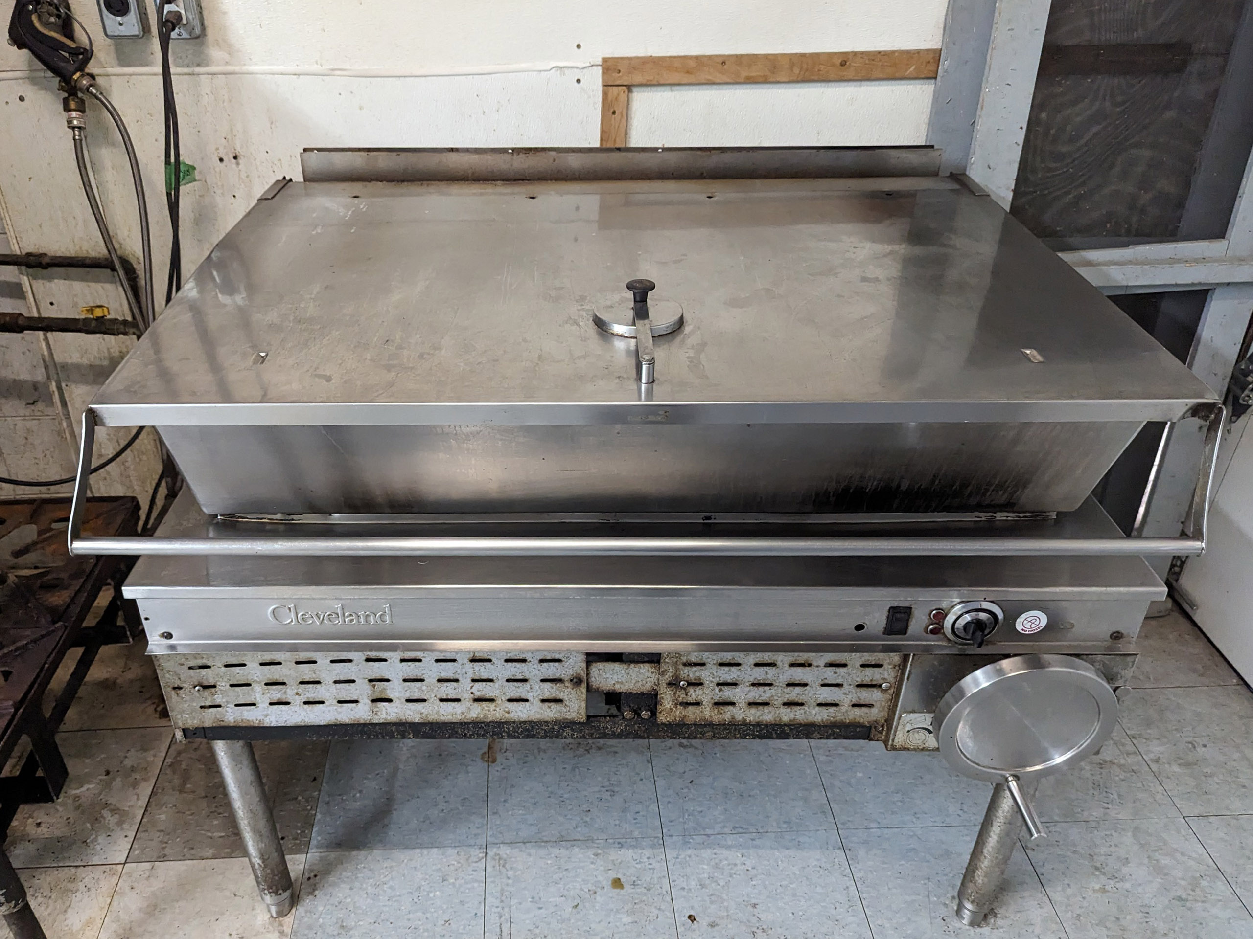 Used Cleveland SEL-40T Electric Manual Tilt Skillet