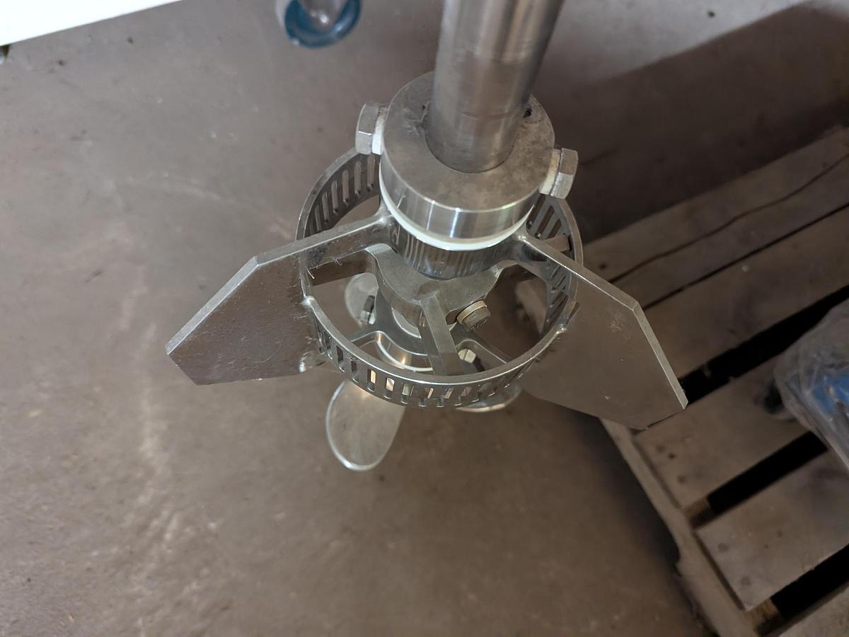 Used Admix MHL-101-SS Portable Lift Stand