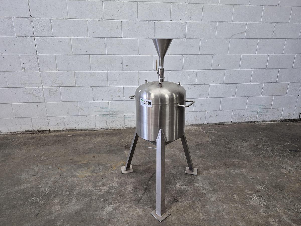 Used 10 Gallon Pressure Tank