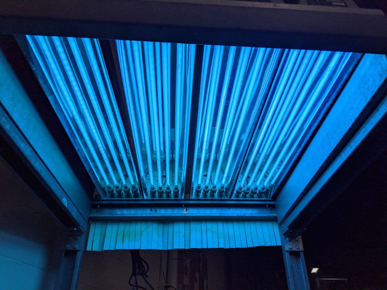 Used American UV CE-36-4 Reflector Lights & Frame