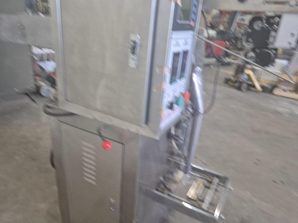 Used Automatic Vertical Packaging Machine with Chain Hopper