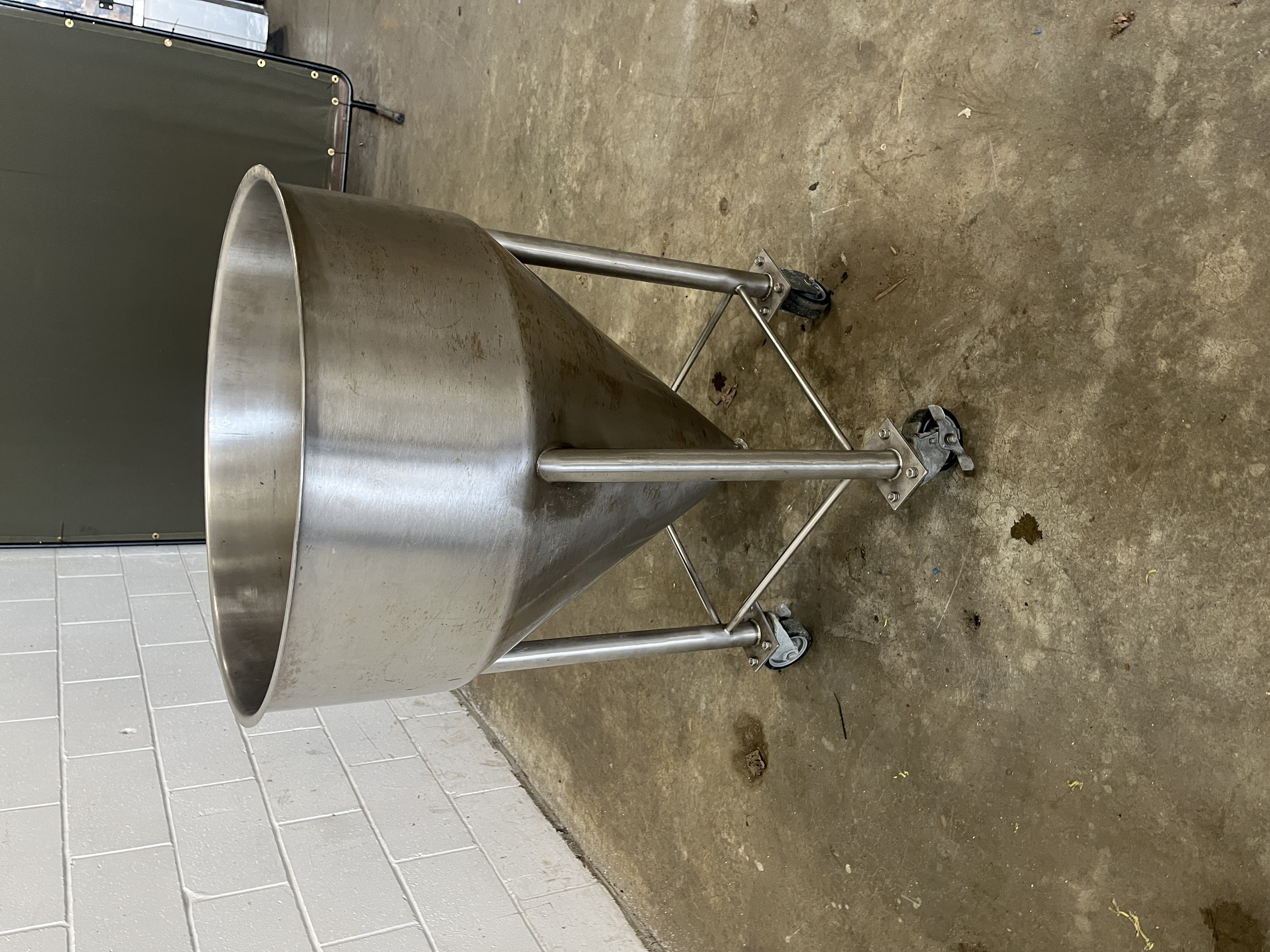 Used Rolling SS Hopper