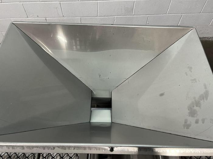 Used Lakewood 31025 Volumetric Clamshell Filler