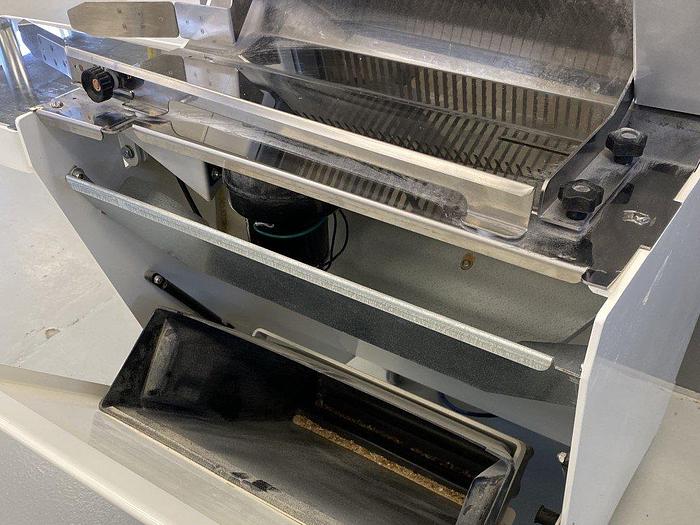 Used JAC Chute LCS-450 Bread Slicer
