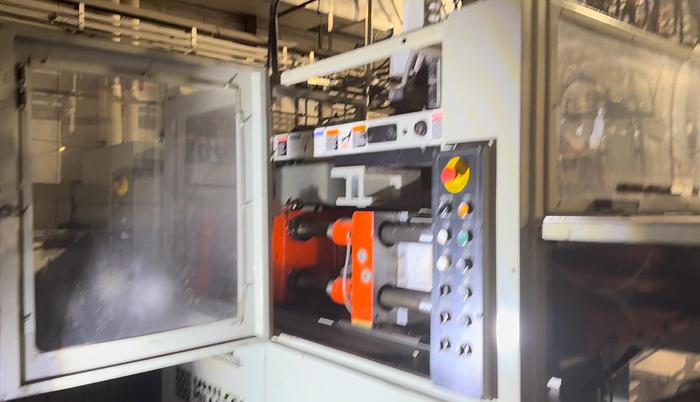 Used UNILOY R2000 BLOWMOLDER WITH 10041 TRIMMER AND COOLING BED 