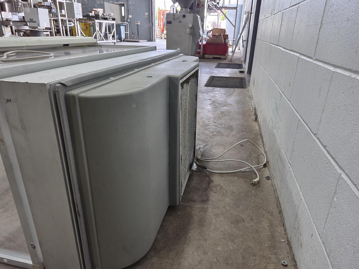 Used Microzone HLF-2-4 Horizontal Laminar Flow Clean Bench Hood