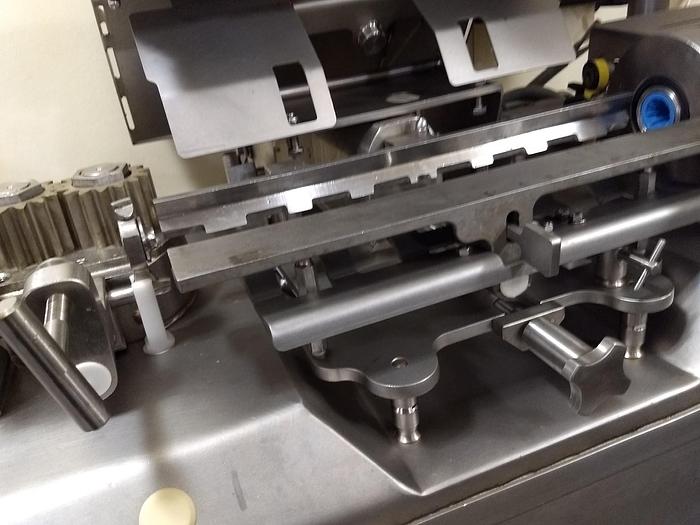 Used 2010 Townsend NL17 Flex Linker Machine