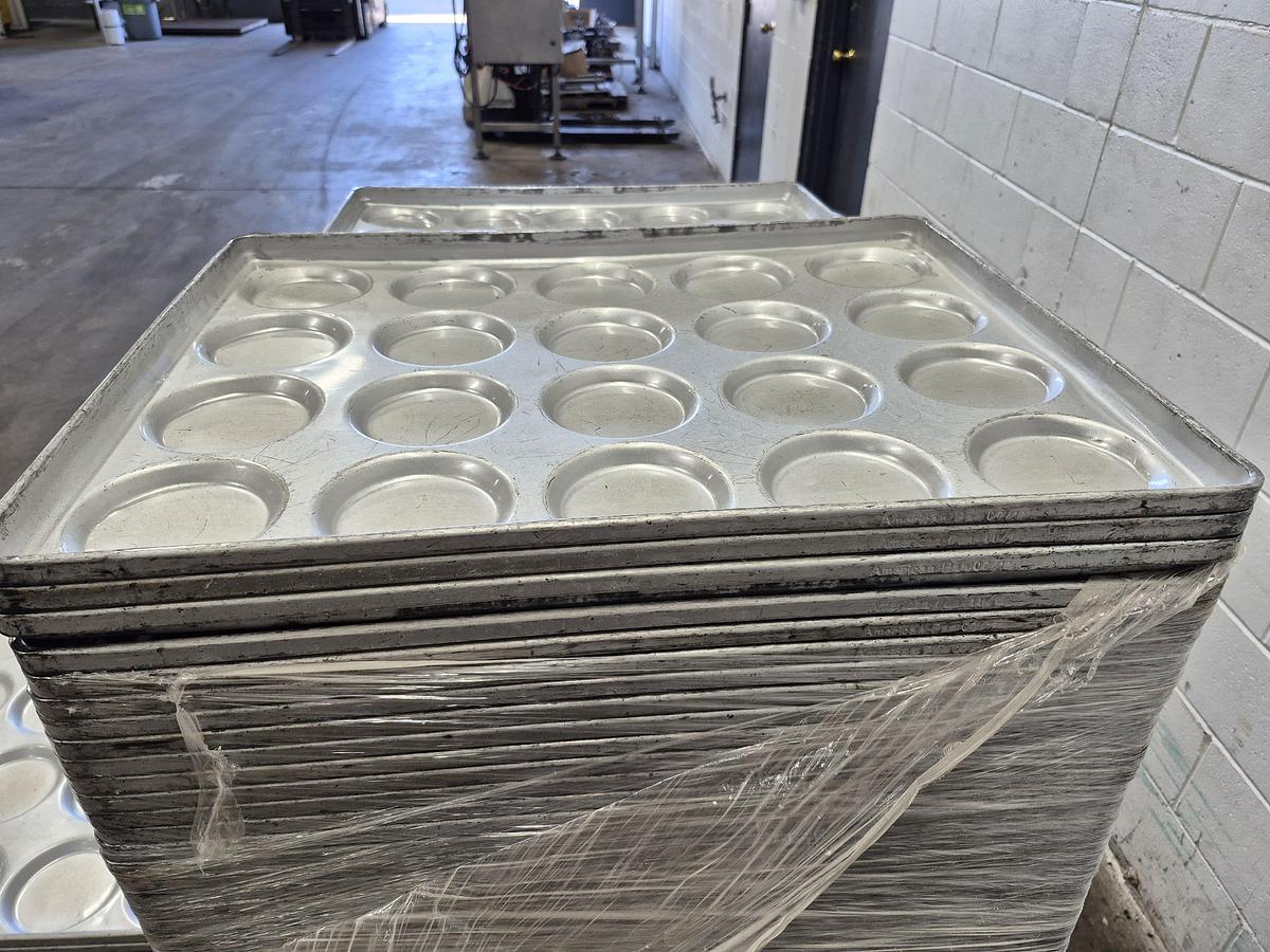 Used American Pan 20-Pocket Hamburger Bun Pan 