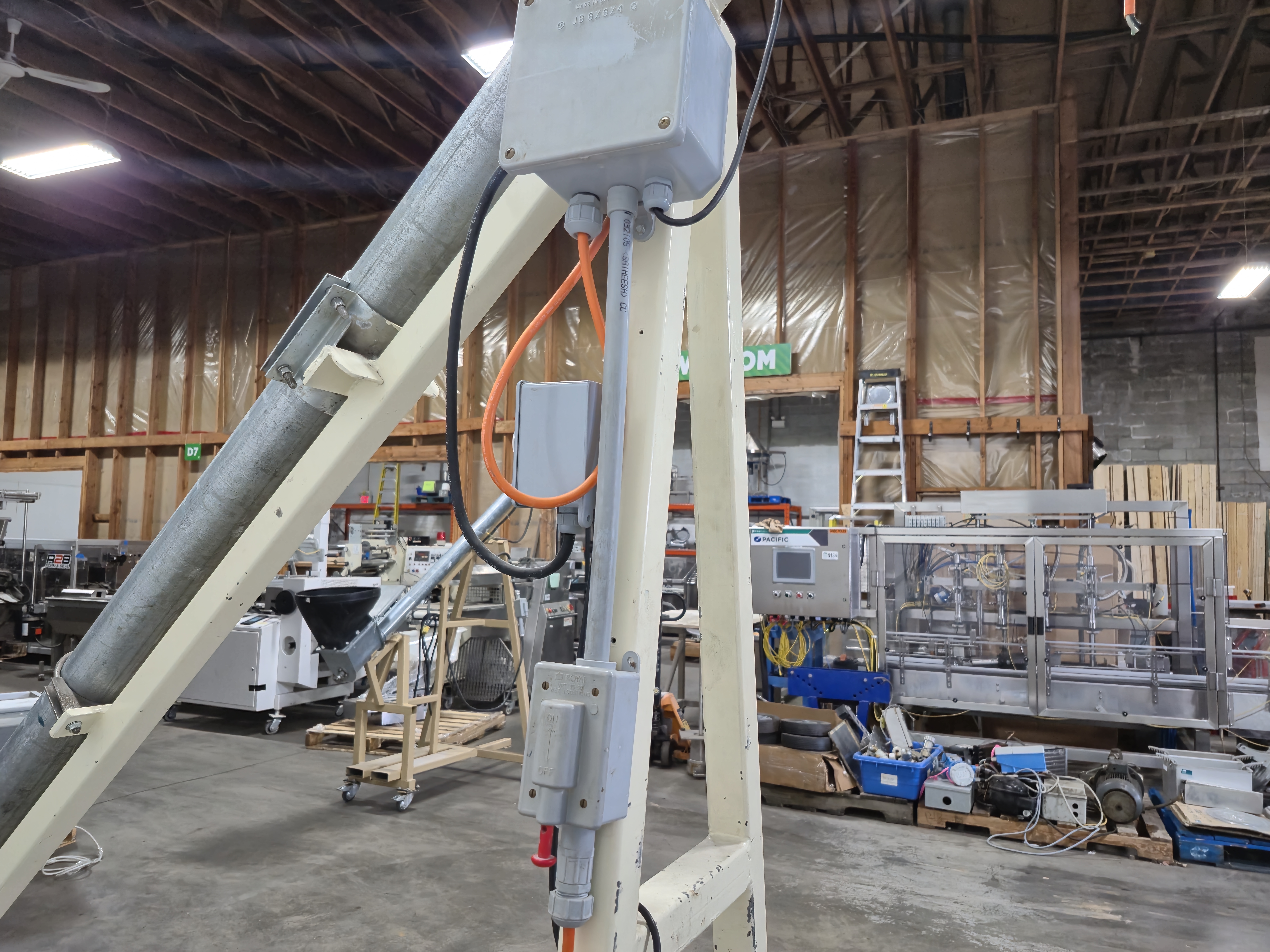 Used Portable Stainless Steel Inclined Screw Conveyor with Hopper