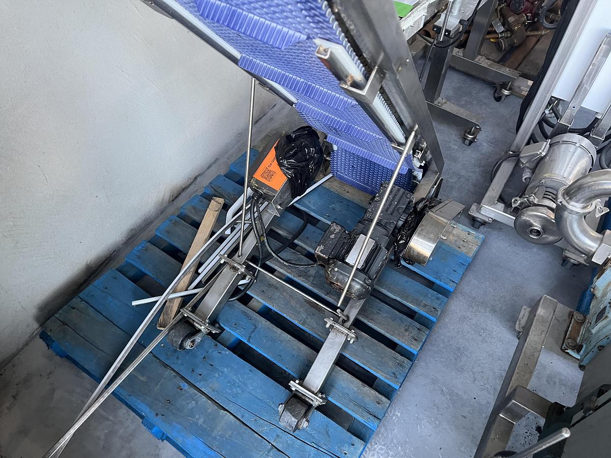 Used Cleated Incline Conveyor